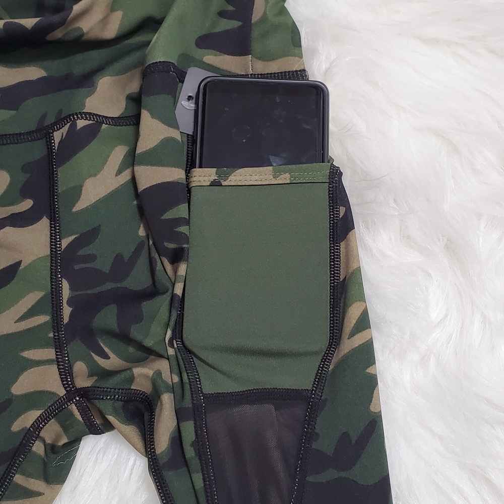 NWT Yoga Camouflage mesh Green Black Workout Set - Picture 3 of 5